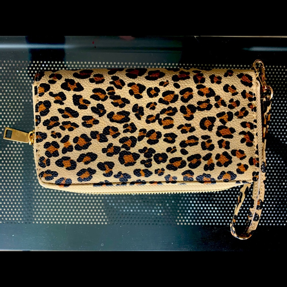 NEW Vegan Animal Print Single Zip Wallet Wristlet